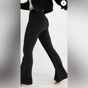 AERIE GROOVE-ON RIB VELOUR
FLARE PANT-TRUE BLACK
